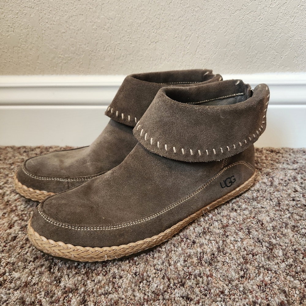 UGGs Varney Women's Grey Moccasin Suede Ancle Boho Bootie Shoes Boots - Size 10